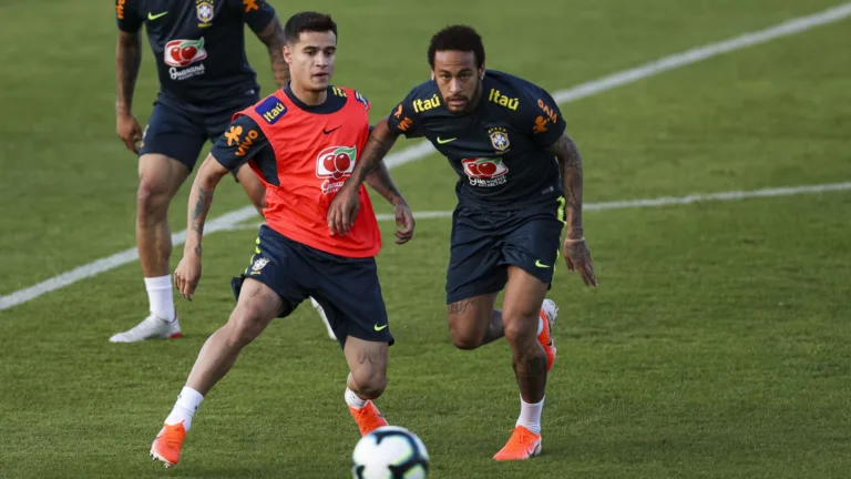 Philippe Coutinho, do Vasco, é o mais próximo de Neymar em estatística na seleção brasileira