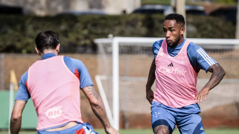 Jogador do Cruzeiro se desculpa por expulsão no Brasileirão: “Sei que errei”