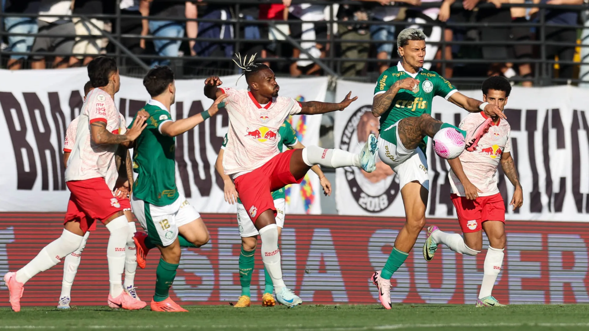 Palmeiras fica no empate com Red Bull Bragantino e liderança do Brasileirão se afasta