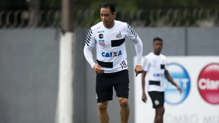 Ricardo Oliveira revela briga entre dois jogadores em vestiário: “Pegou pelo pescoço”
