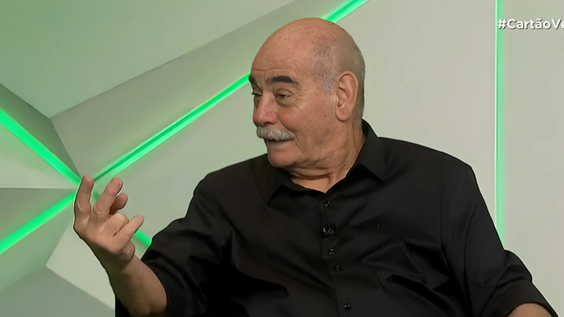 Rivellino mostra surpresa por jogador convocado na seleção: “Nunca vi”