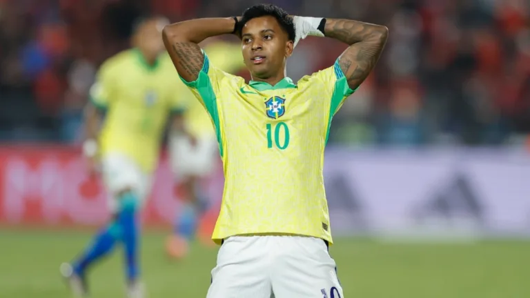 Rivellino perde a paciência e deixa recado para Rodrygo na seleção: “Deveria assumir”