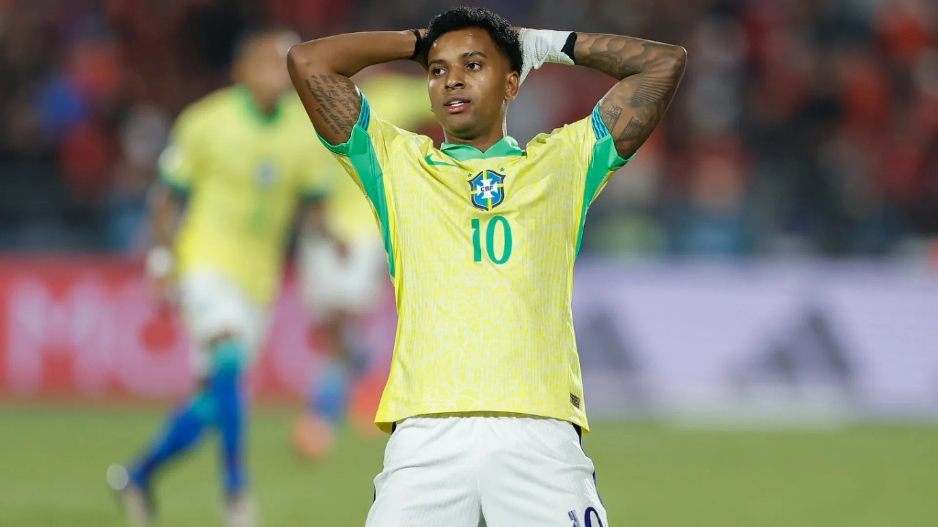 Rivellino perde a paciência e deixa recado para Rodrygo na seleção: “Deveria assumir”