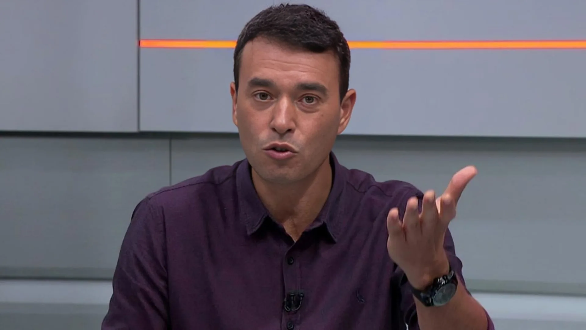 Rizek elege time que encanta no futebol brasileiro: “Joga pra frente”