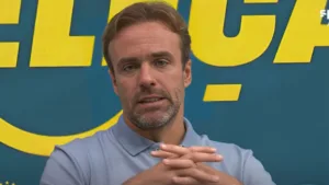 Roger Flores banca goleiro diferenciado do Brasil: “Agarrando muito”