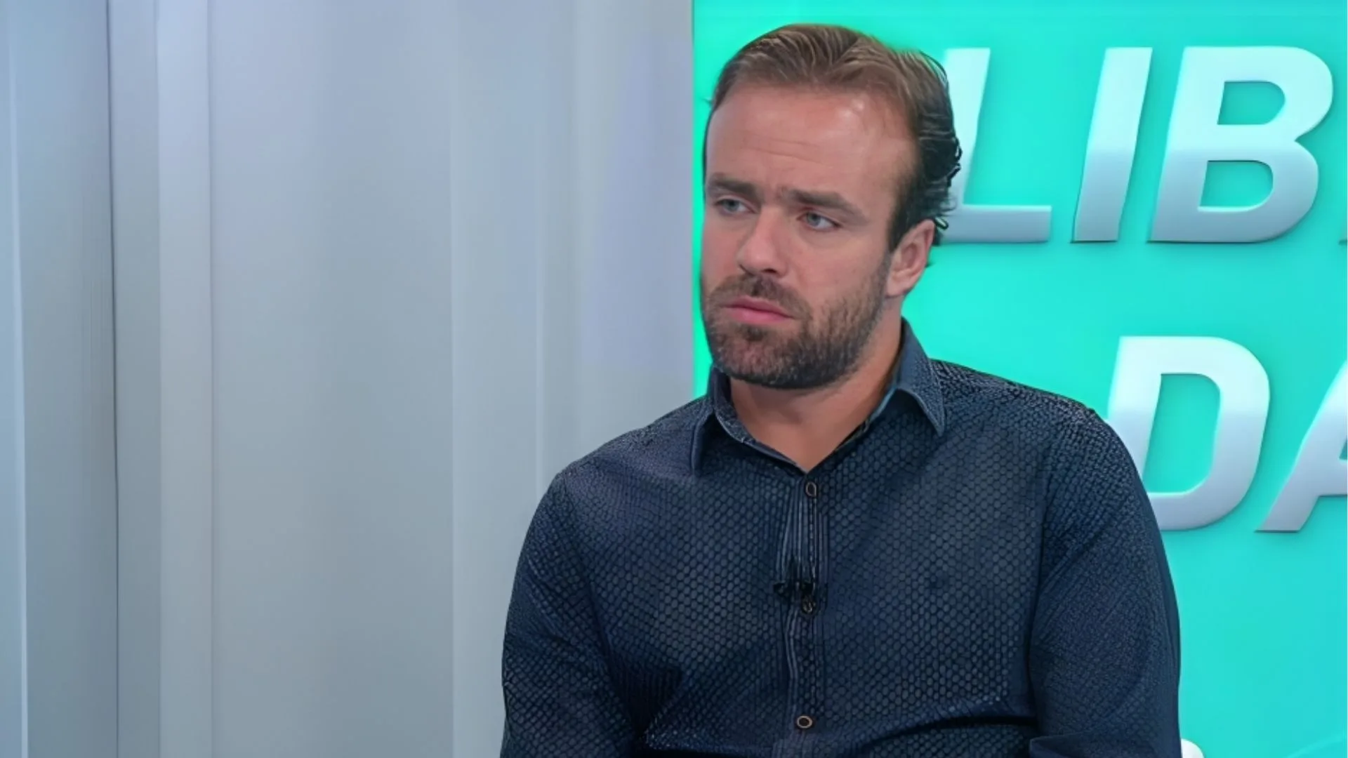 Roger Flores elege goleiro diferenciado na história do futebol brasileiro