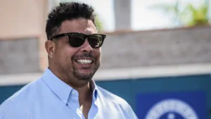 Ronaldo define técnico “muito bom” trabalhando no Brasil: “Acho incrível”