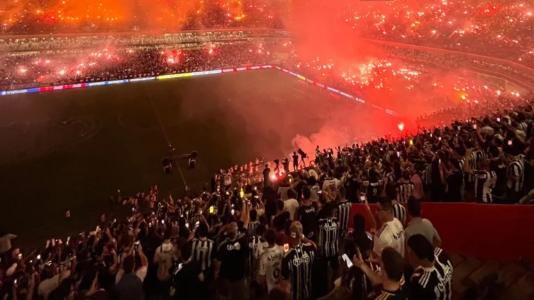 Jornal argentino se rende à torcida do futebol brasileiro: “Impactante”