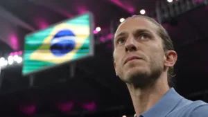 Torcedores do Flamengo mandam recado para Filipe Luís após Fla-Flu: “Errou em tudo”