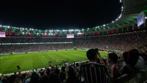 Torcedores do Fluminense não perdoam atuação de jogador: “Que jogador ruim”
