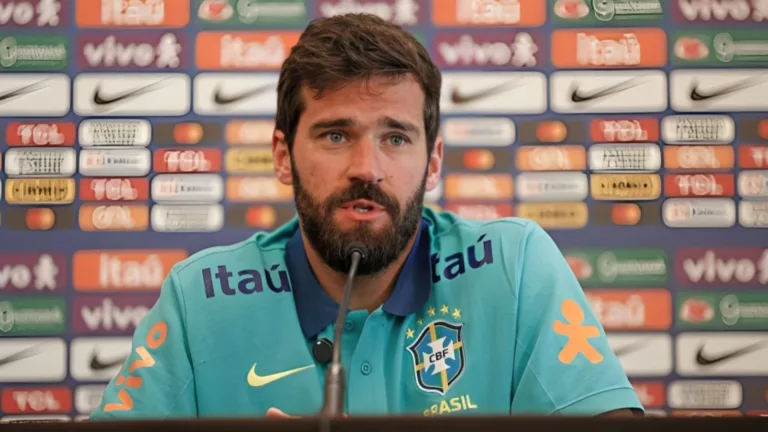 Torcedores indicam dois goleiros na seleção após Alisson se machucar: “Imediatamente”