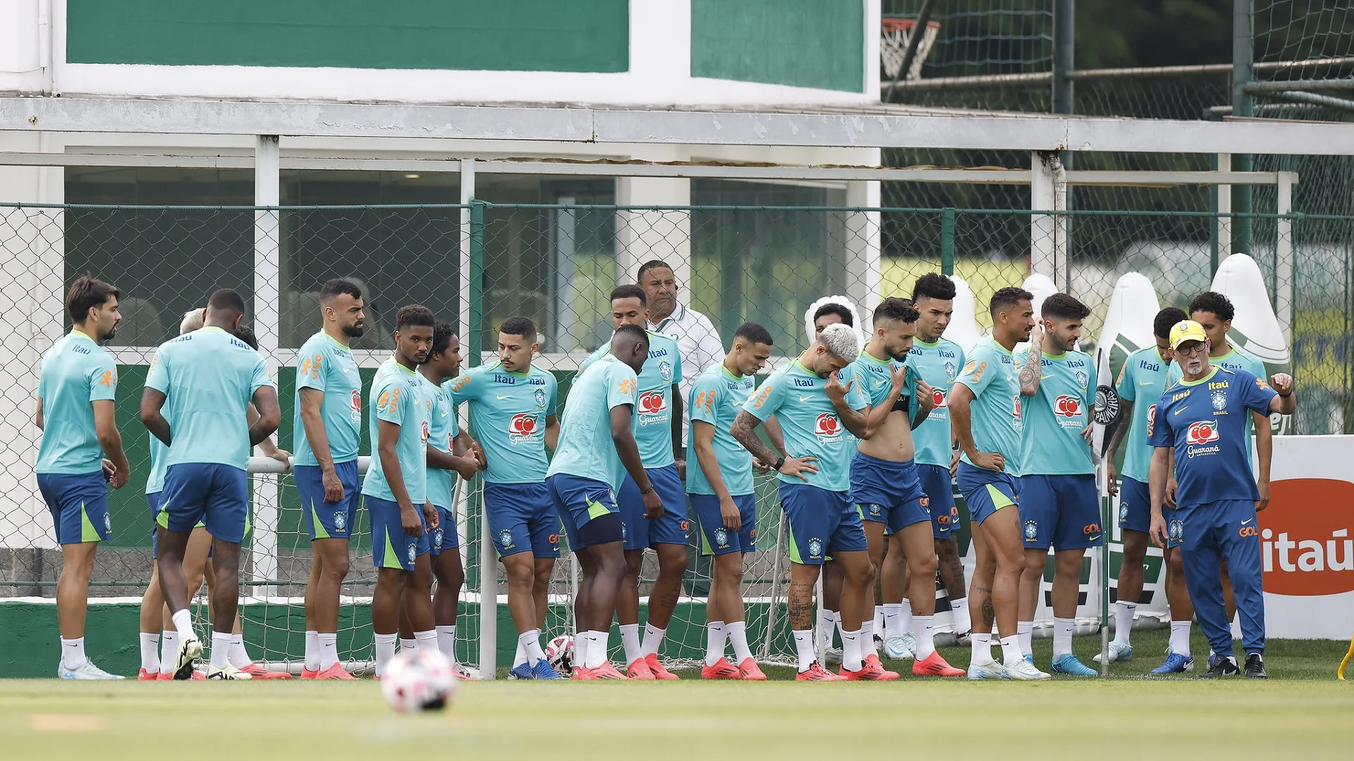 Torcedores ficam chocados com escalação da seleção brasileira: “Horrível”