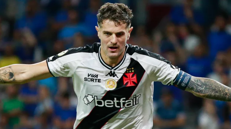 Vegetti, do Vasco, exalta craque do Brasileirão: “Um dos melhores do mundo”