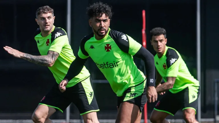 Vegetti elege o melhor entre Coutinho e Payet no Vasco