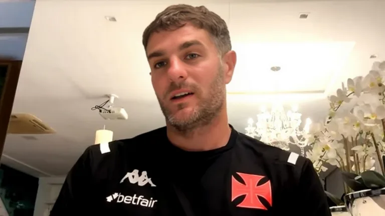 Vegetti, do Vasco, escolhe o melhor entre Messi e Maradona: “Não tem comparação”