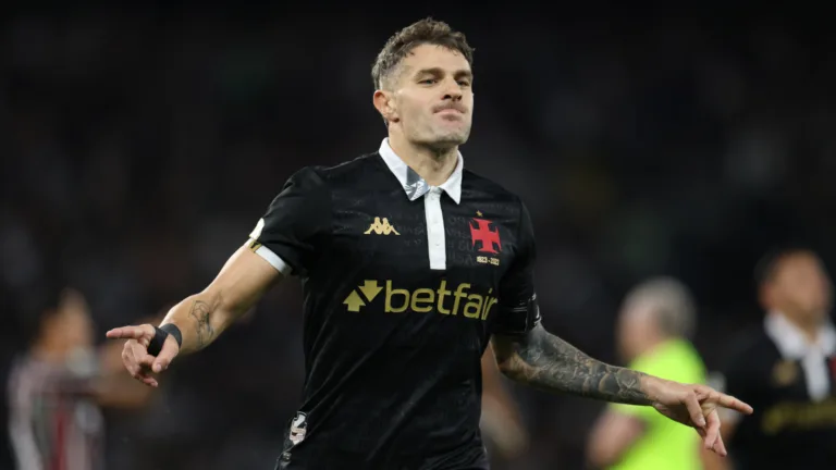 Vegetti, do Vasco, aponta rival que mais gosta de marcar gols