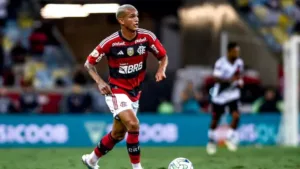 Wesley, do Flamengo, abre o jogo sobre suposta rixa com jogador do Corinthians