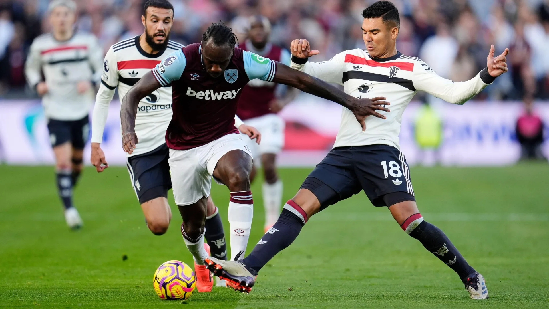 West Ham vira contra o Manchester United no fim da partida pela Premier League