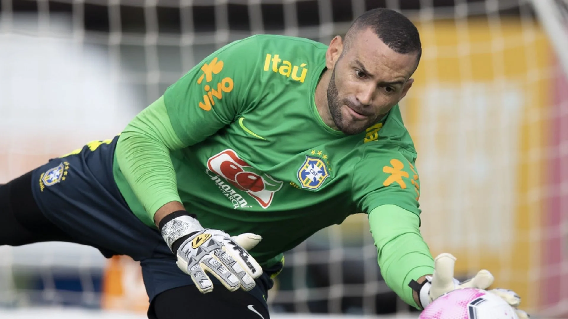 Sormani veta John e Weverton ao eleger outro “goleiro de seleção” na Série A