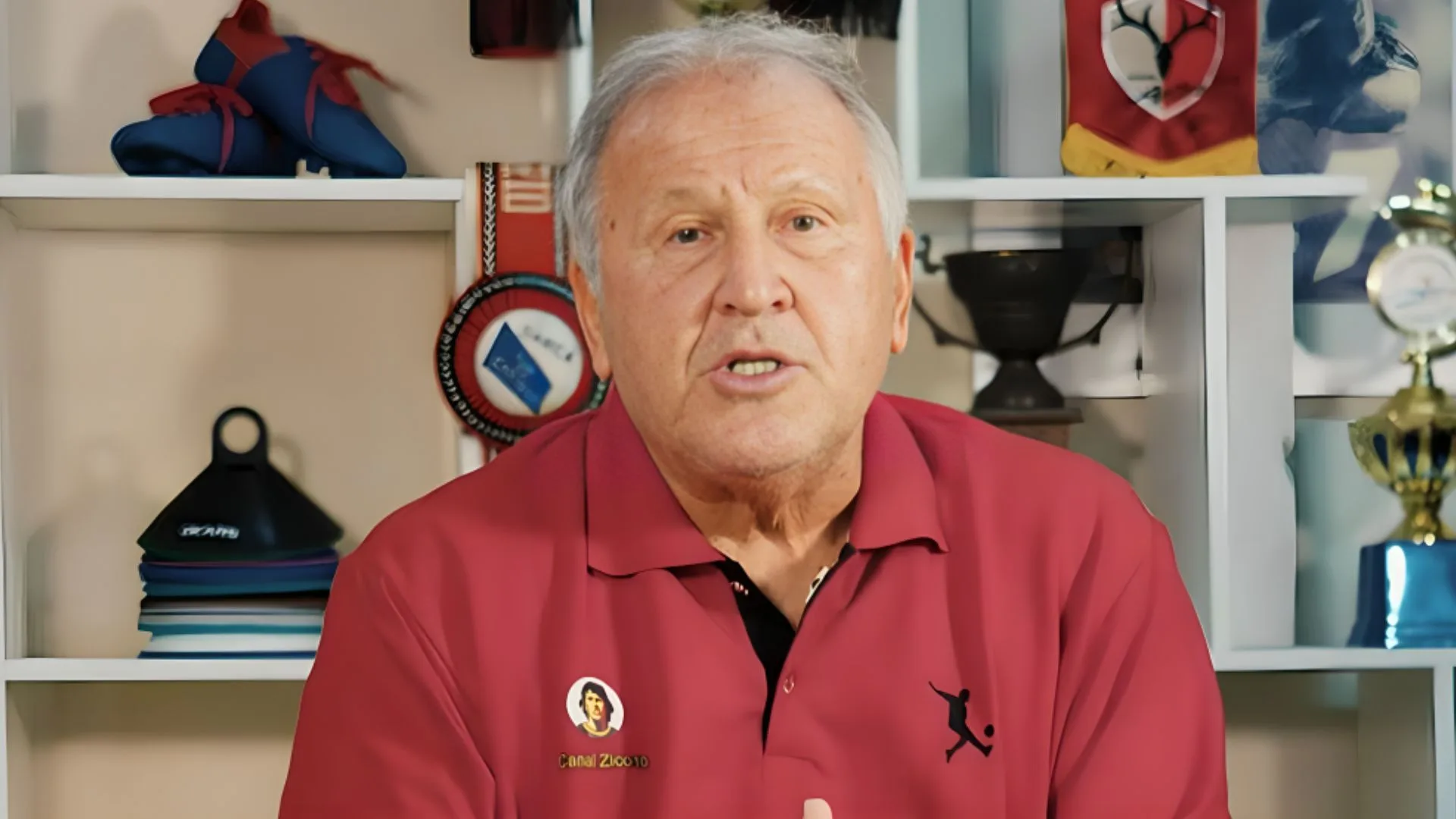  Zico sinaliza craque prejudicado no futebol brasileiro: “Inteligência acima da média”