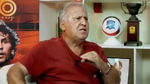 Zico elenca três clubes onde a torcida cobra mais no Brasil: “Não pode errar”