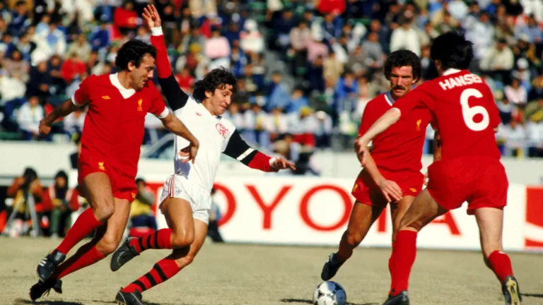 Zico aponta craque histórico do Brasil que iria consagrar: “Mais de mil gols”