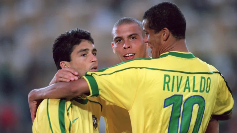 Rivaldo elege atacante com “habilidade única” no Brasil: “Fantástico”