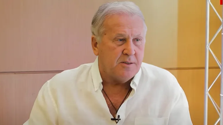 Zico destaca torcida ‘exigente’ no futebol brasileiro: “Cobrança forte”