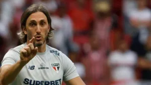 Zubeldía, do SPFC, aposta no período da Data Fifa para fazer as correções necessárias no time
