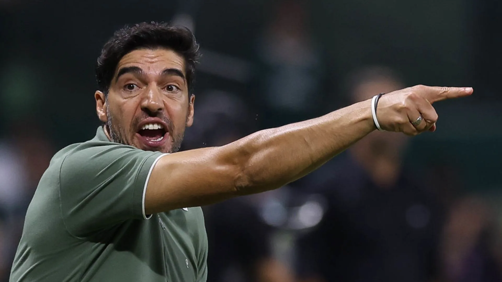 Velloso reprova “esquecimento” de jogador no Palmeiras: “Não entra” 