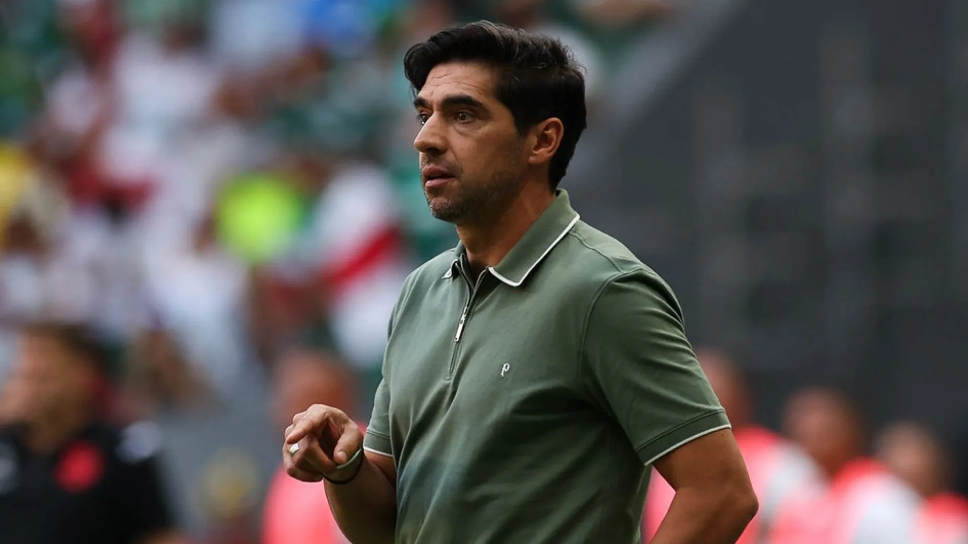 Tiago Leifert critica pergunta de repórter para Abel Ferreira, do Palmeiras