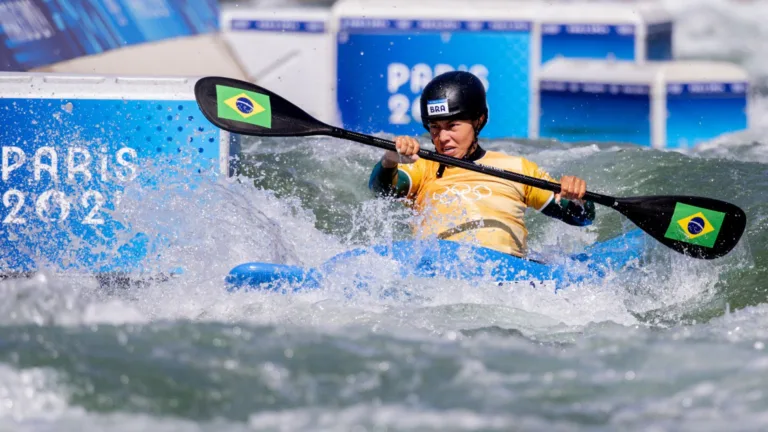 Ana Sátila, da canoagem, ainda lamenta quarto lugar nas Olimpíadas; “Dói muito”