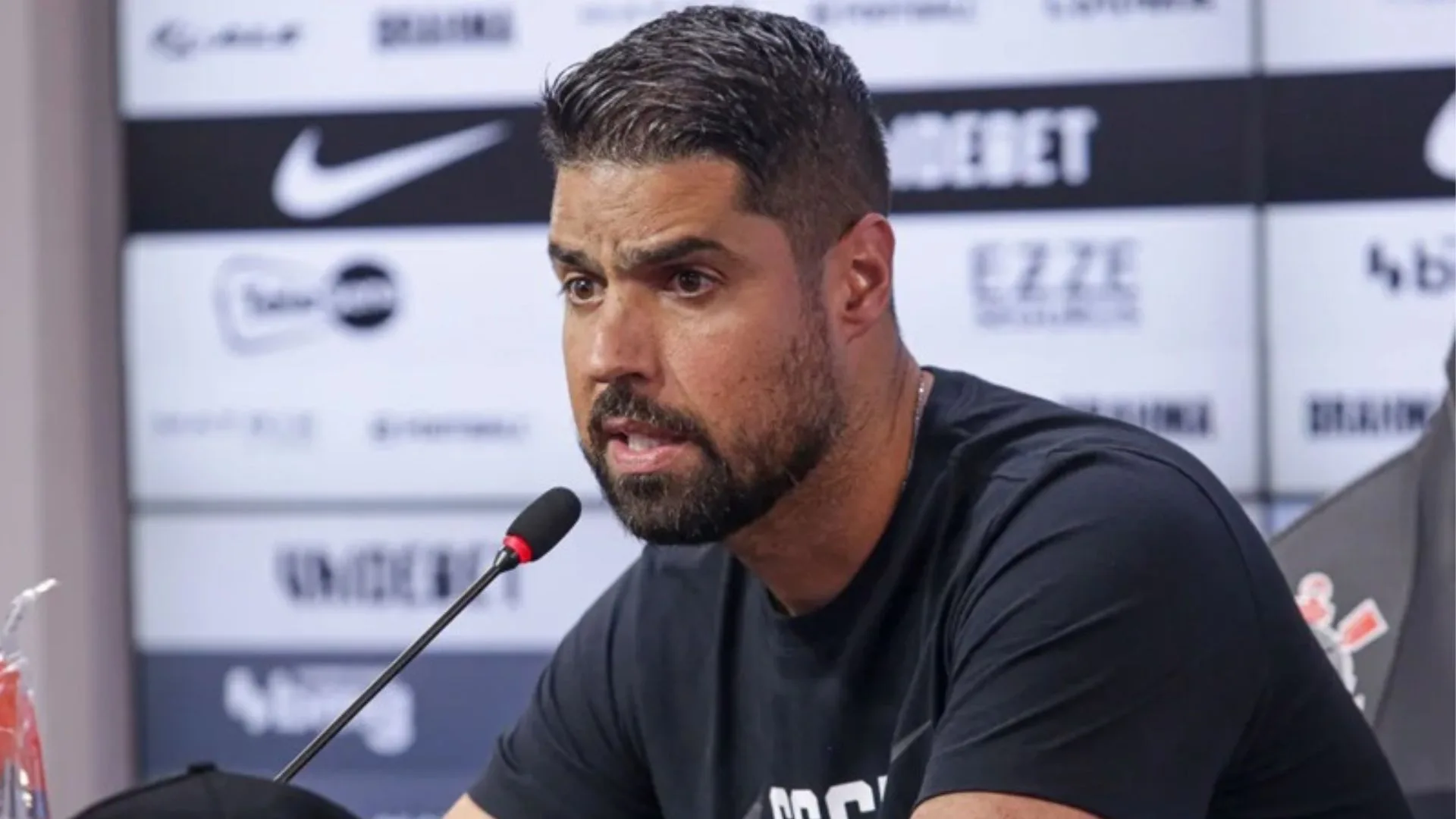  António Oliveira relembra sua chegada ao Corinthians: “É outra dimensão”