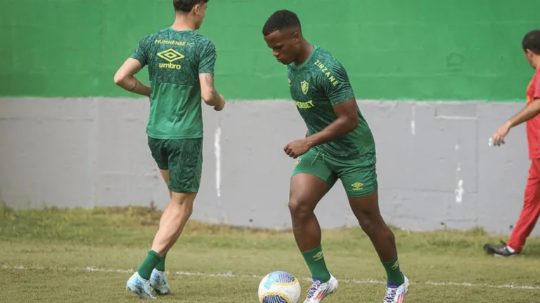 Fluminense rebate “ofensiva” do Cruzeiro por meio-campista