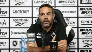 Artur Jorge, do Botafogo, faz ‘promessa’ sobre Libertadores 