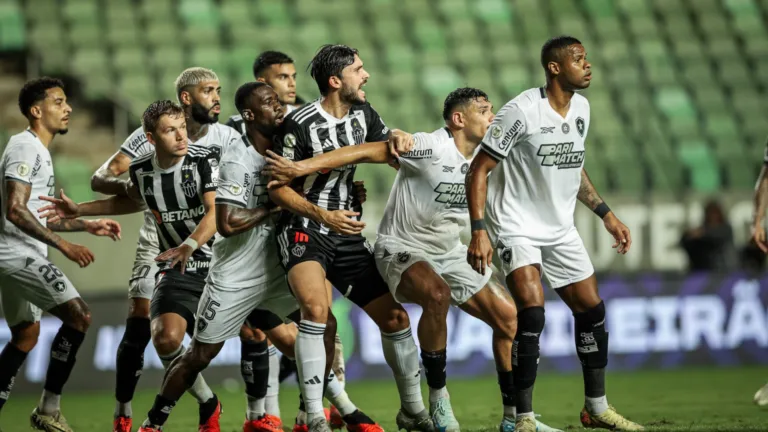 Botafogo ou Atlético-MG: quem os torcedores preferem que conquiste o título da Libertadores