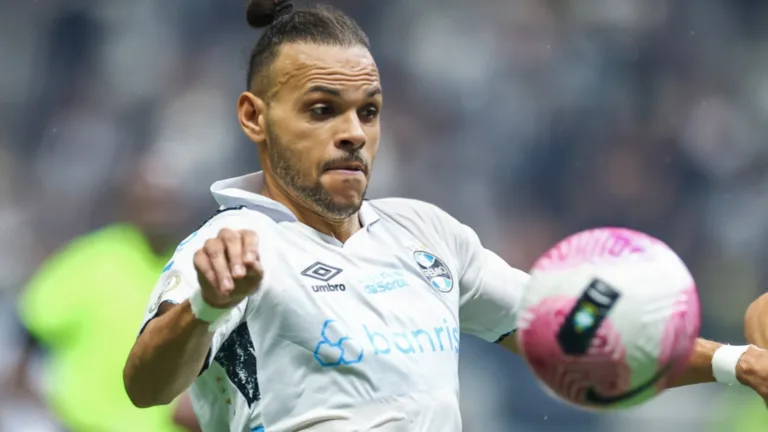 Braithwaite, do Grêmio, crava campeão do Brasileirão e Libertadores