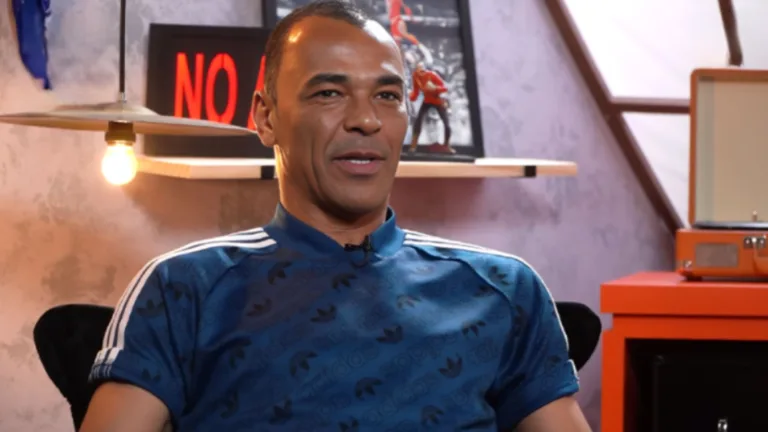 Cafu aponta lateral “completo” do futebol brasileiro: “Impressionante”