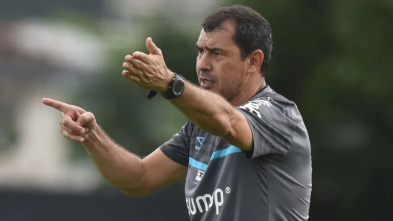 Sormani ignora multa milionária e exige demissão de Carille no Santos