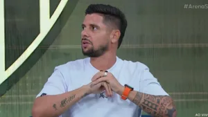 Cicinho banca resultado de Palmeiras x Botafogo no Brasileirão