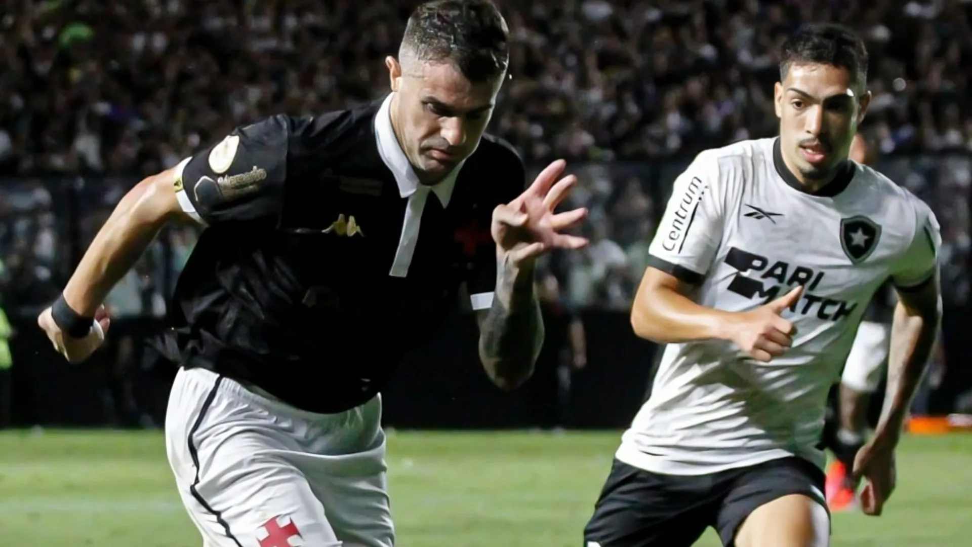 Cicinho crava resultado de Botafogo x Vasco no Brasileirão Série A