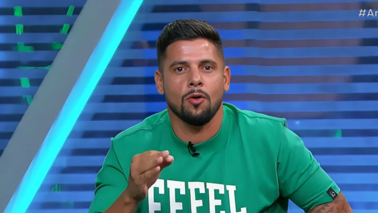 Cicinho crava maior lateral da história da seleção brasileira: “Igual não tem”