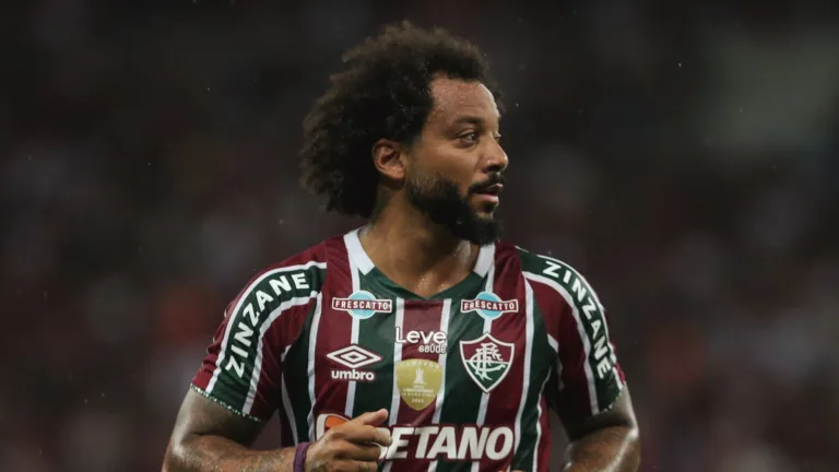 Cicinho surpreende e indica time para Marcelo após saída do Fluminense