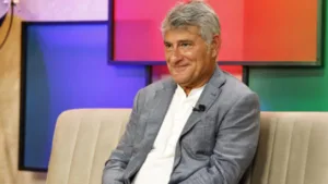 Cléber Machado não vai narrar Racing x Cruzeiro na Sul-Americana; SBT define substituto