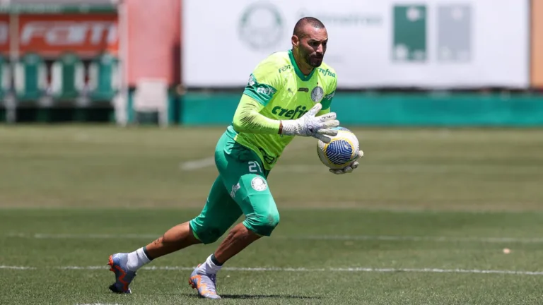 Craque Neto dá recado para Weverton, do Palmeiras, após falha