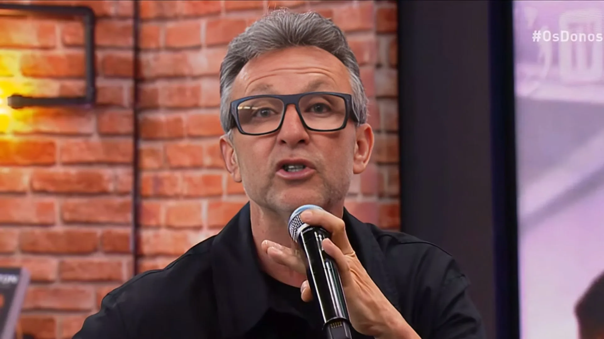 Craque Neto se diz surpreso com talento de meia: “Não sabia”