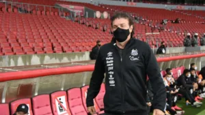 Santos enfrenta dilema para escolher entre Cuca e Luís Castro