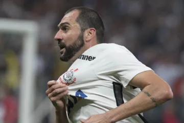 Danilo, ídolo de São Paulo e Corinthians, afirma ter jogado mais que Arrascaeta, do Flamengo: “Fui mais decisivo”