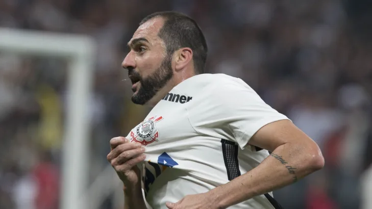 Danilo, ídolo de São Paulo e Corinthians, afirma ter jogado mais que Arrascaeta, do Flamengo: “Fui mais decisivo” Danilo, ídolo de São Paulo e Corinthians, afirma ter jogado mais que Arrascaeta, do Flamengo: “Fui mais decisivo”