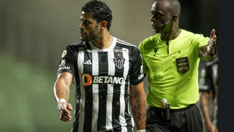 Denílson alfineta Hulk, do Atlético-MG, e crava atacante melhor no Brasil
